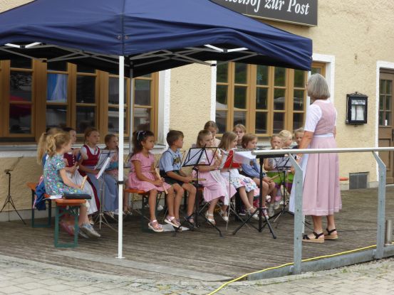 Annemarie Wiesholler und Flötenkinder Tourist-Information, © Tourist-Information