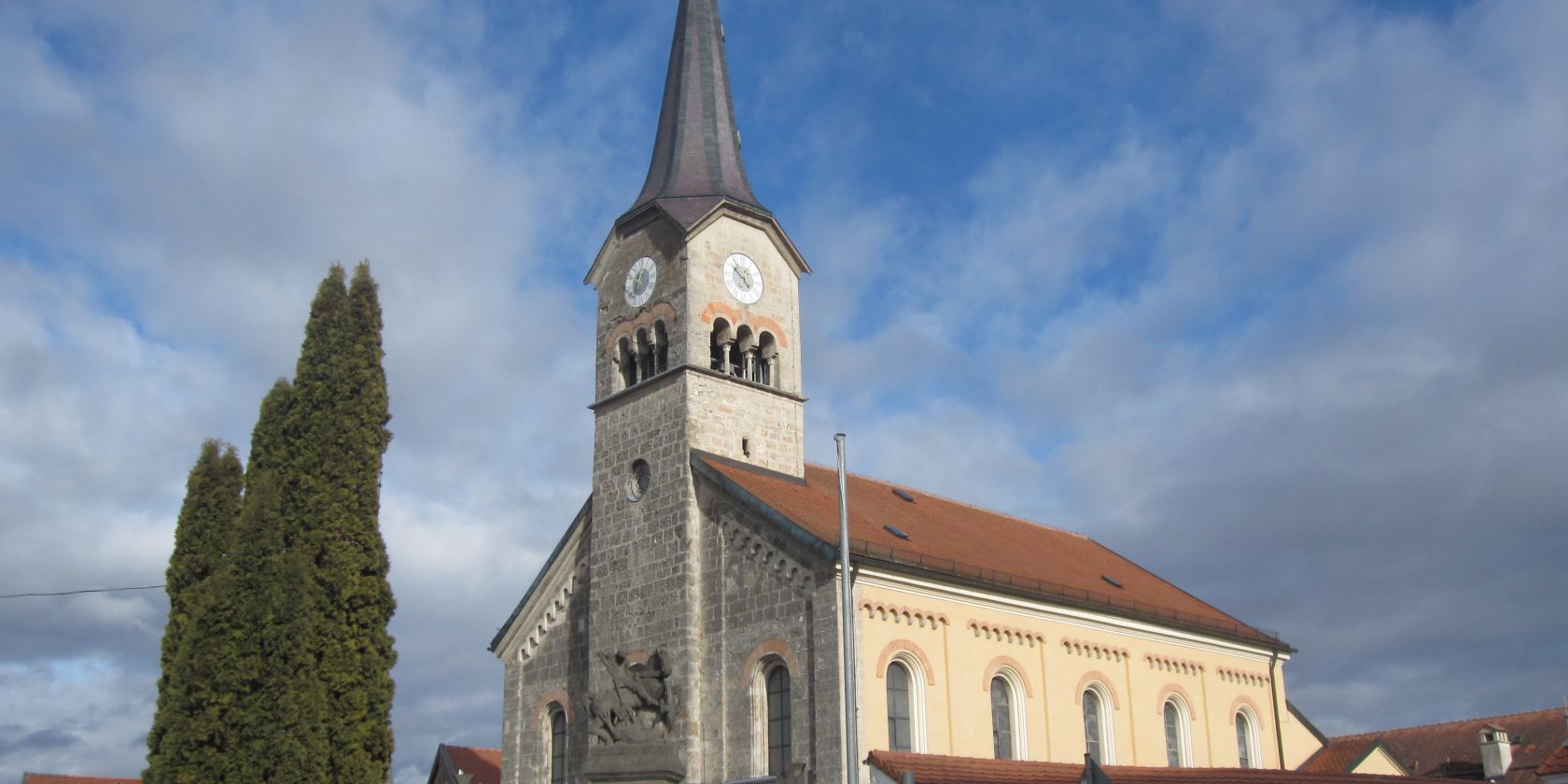 St. Maximilian mit KriegerdenkmalSusanne Pfliegl, © Tourist-Information